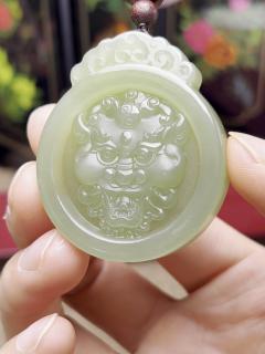 和田玉貔貅挂件真的能带来好运吗?